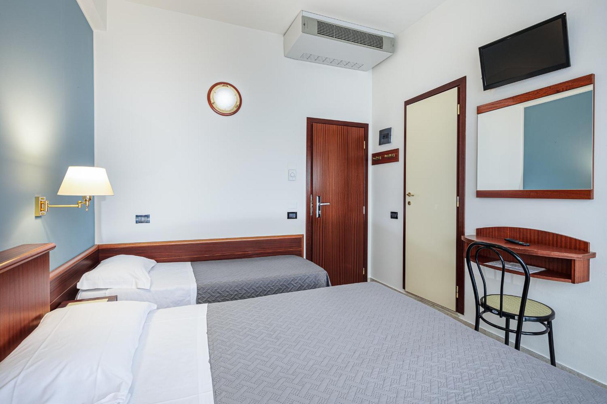 Hotel Avana Fronte Mare Риччоне Экстерьер фото
