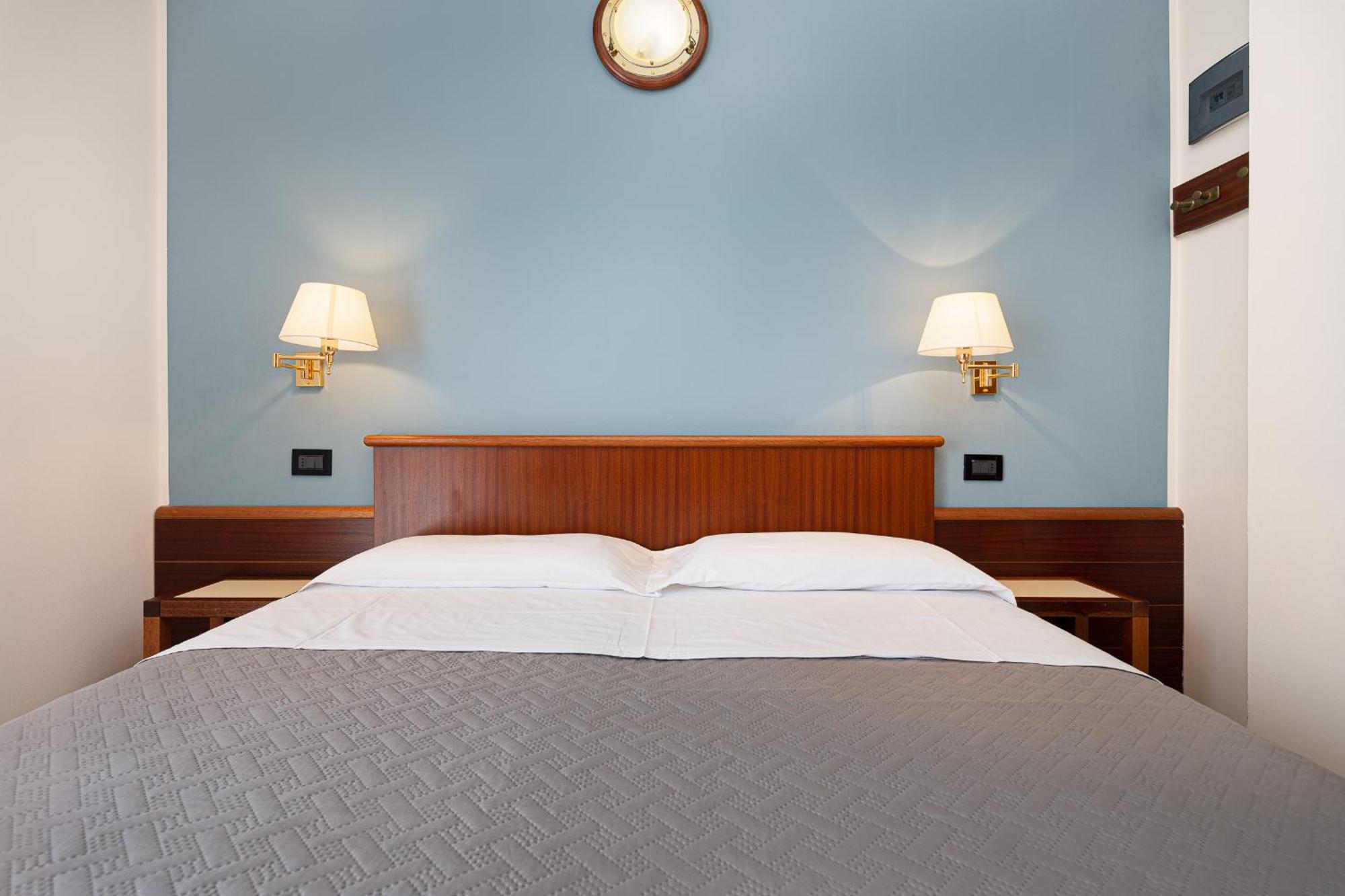 Hotel Avana Fronte Mare Риччоне Экстерьер фото