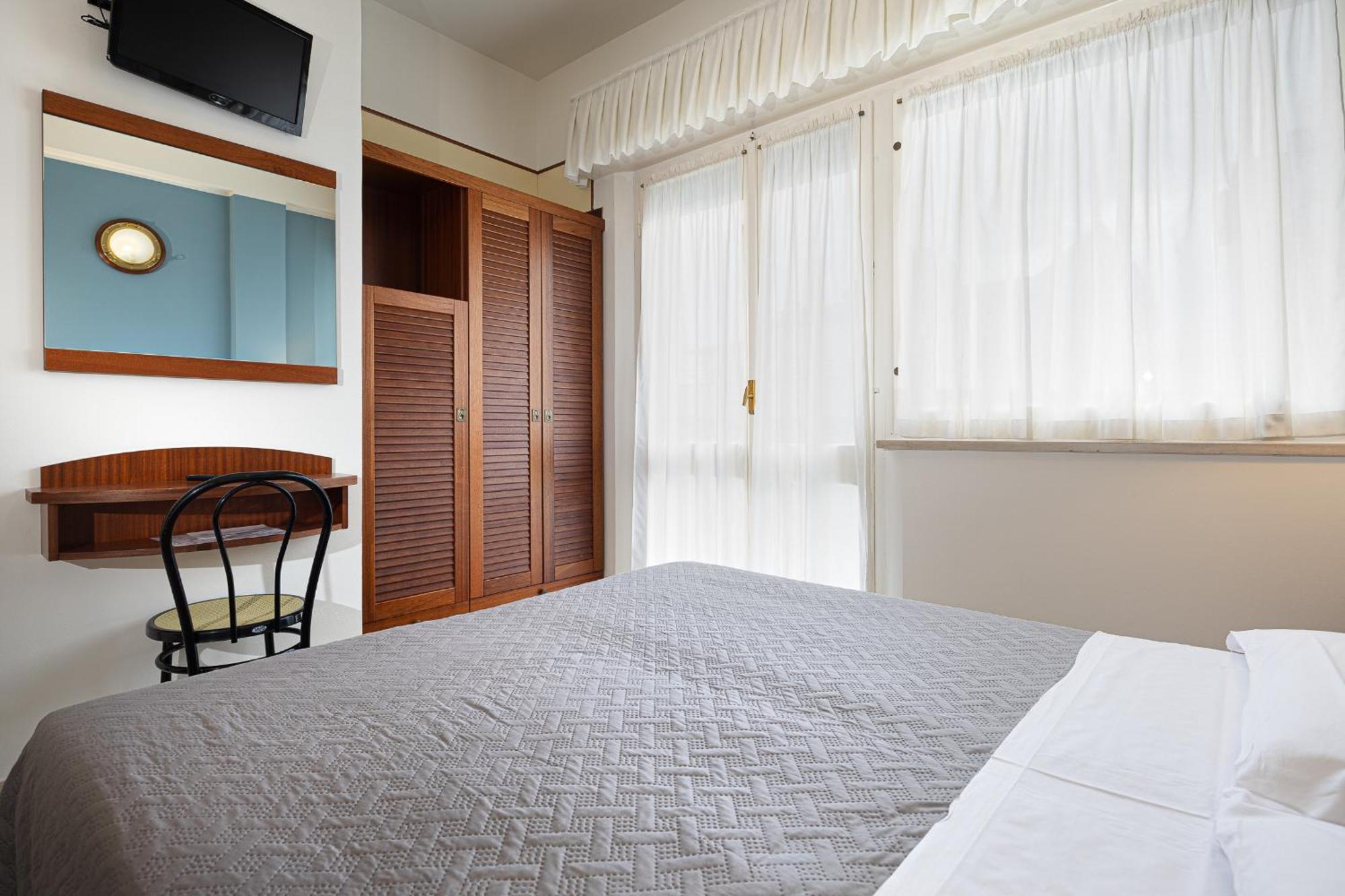 Hotel Avana Fronte Mare Риччоне Экстерьер фото