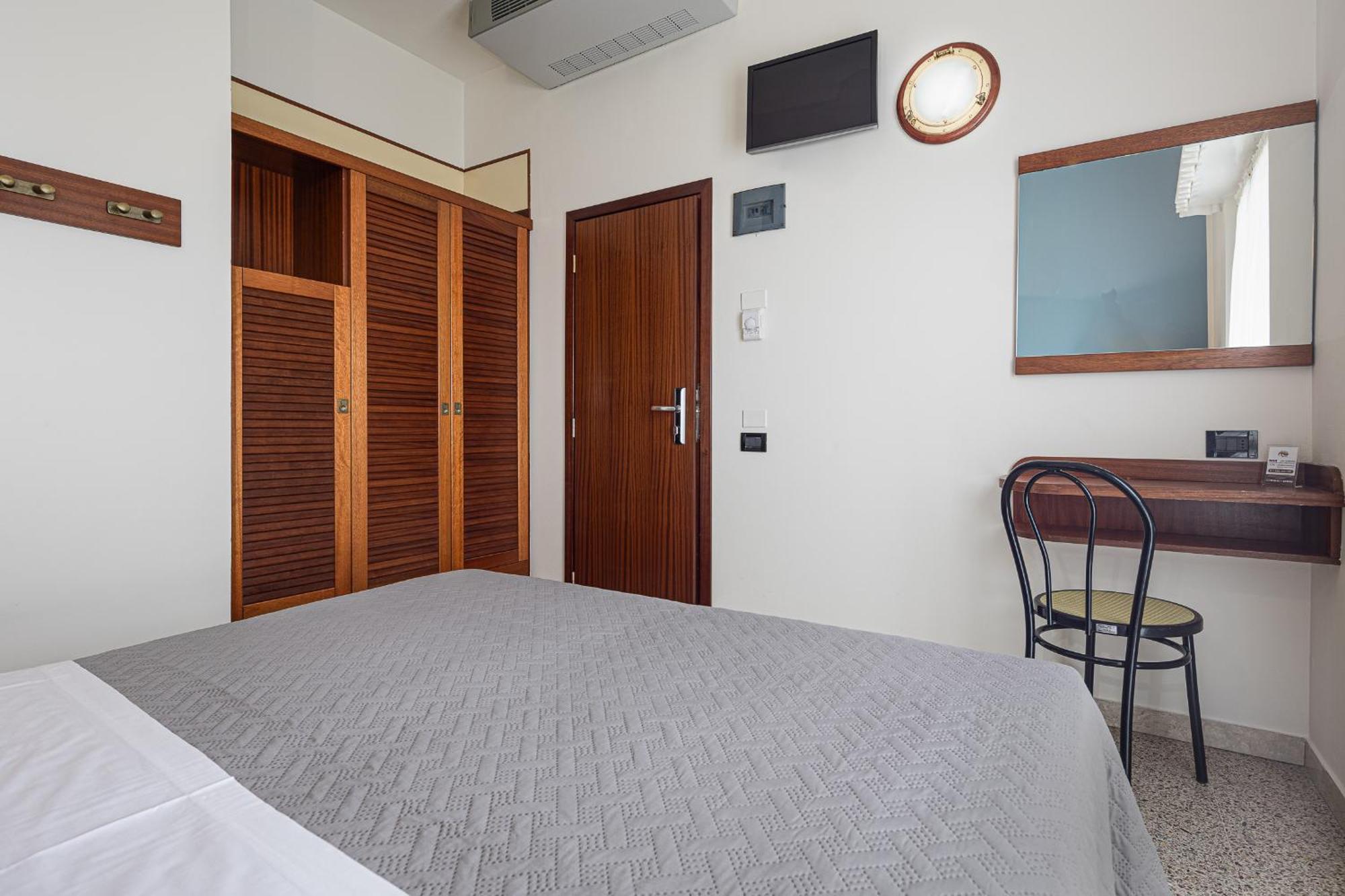 Hotel Avana Fronte Mare Риччоне Экстерьер фото