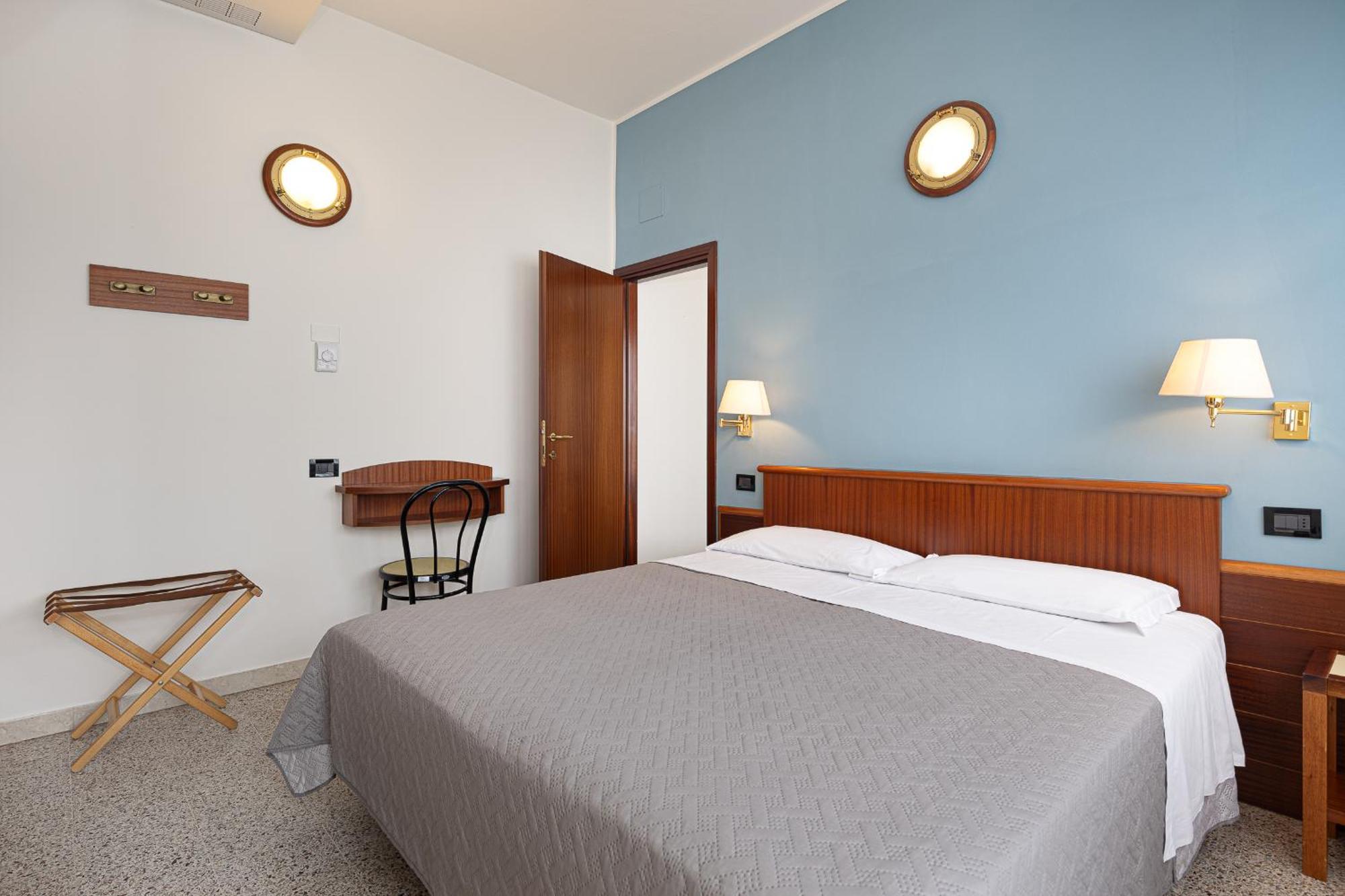 Hotel Avana Fronte Mare Риччоне Экстерьер фото