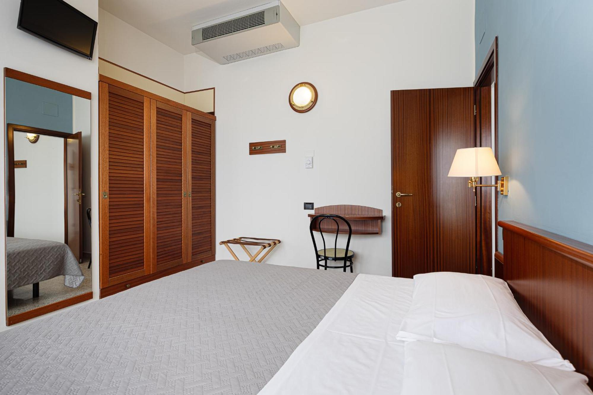 Hotel Avana Fronte Mare Риччоне Экстерьер фото