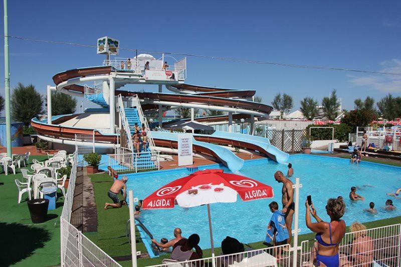 Hotel Avana Fronte Mare Риччоне Экстерьер фото