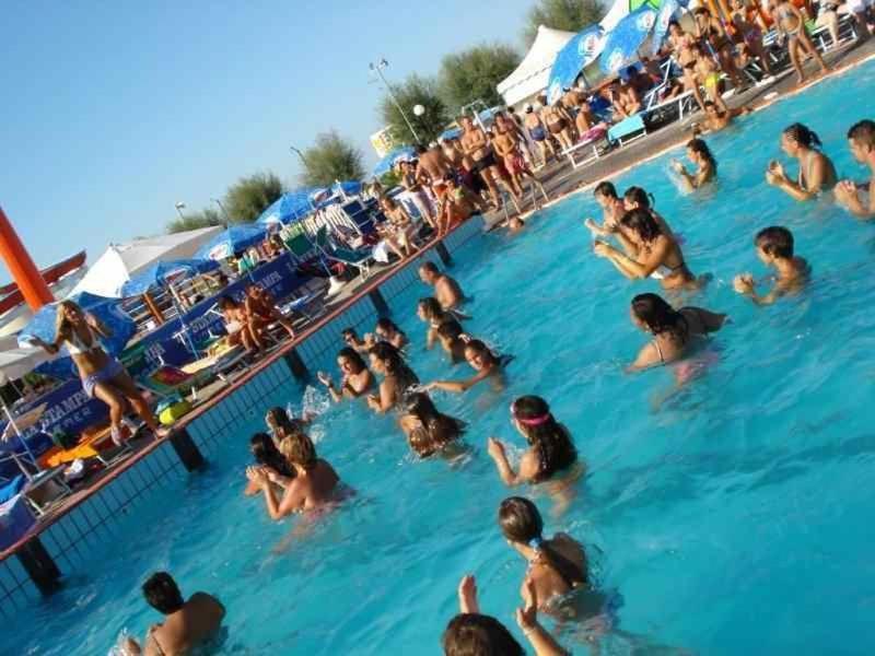 Hotel Avana Fronte Mare Риччоне Экстерьер фото