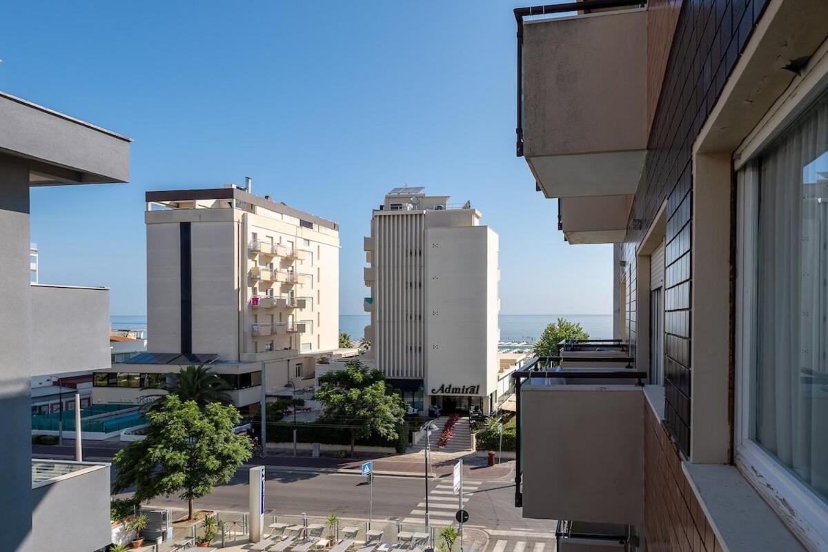 Hotel Avana Fronte Mare Риччоне Экстерьер фото