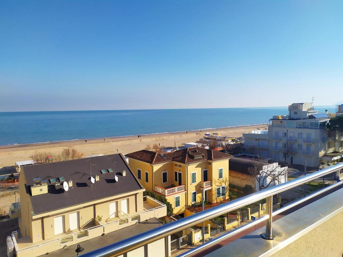 Hotel Avana Fronte Mare Риччоне Экстерьер фото