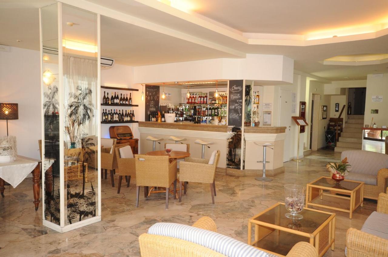 Hotel Avana Fronte Mare Риччоне Экстерьер фото