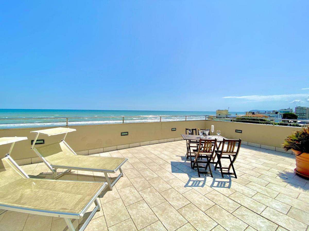 Hotel Avana Fronte Mare Риччоне Экстерьер фото