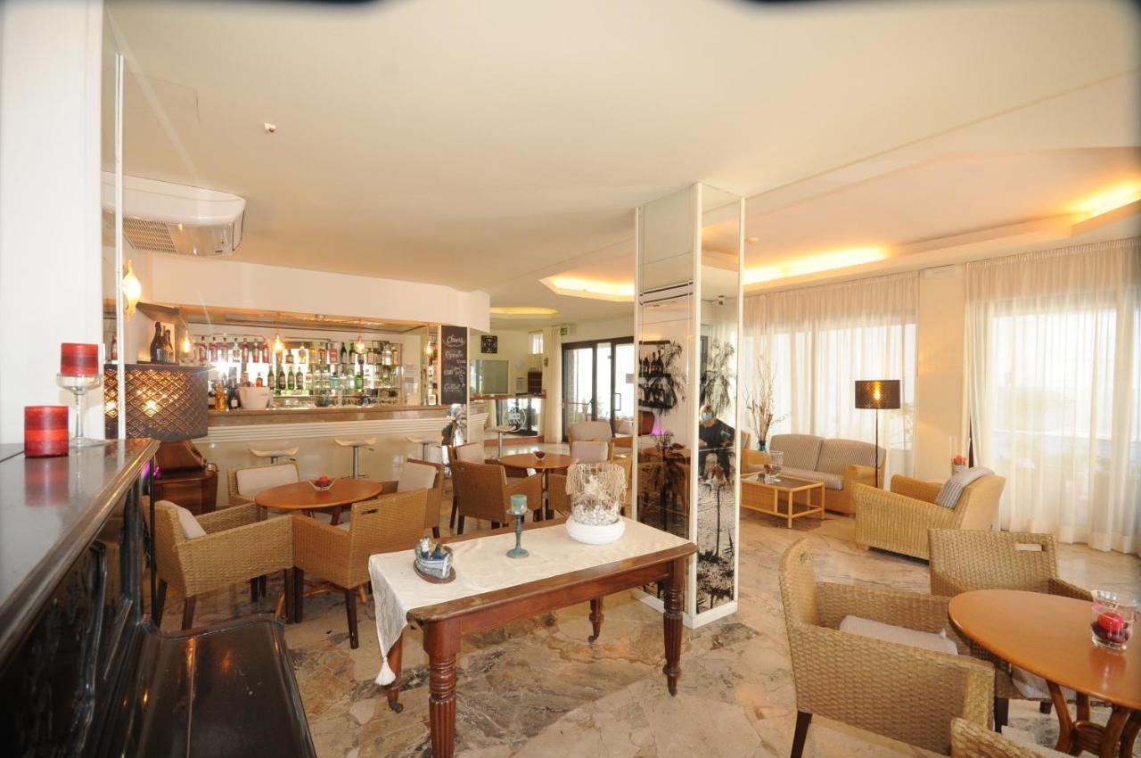Hotel Avana Fronte Mare Риччоне Экстерьер фото
